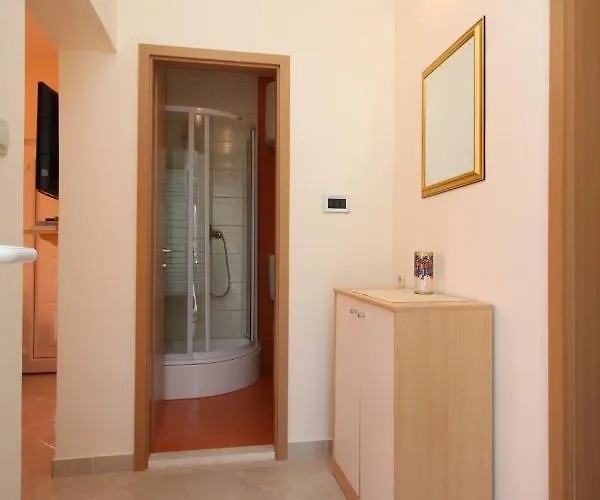 Apartament By The Sea - 8683 Trogir