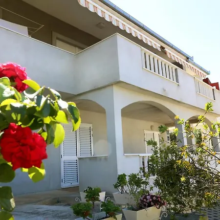 Apartment Apartments By The Sea Trogir - 8683 *